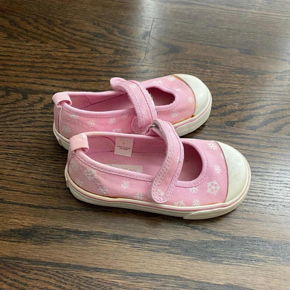 GAP size sneakers